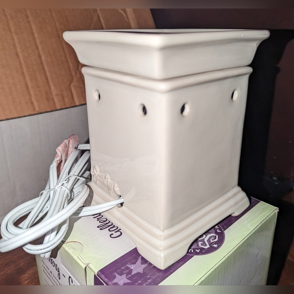 Scentsy Gallery - Cream Warmer with Blue and Silver Dazzle Frame New in Box - Picture 9 of 9